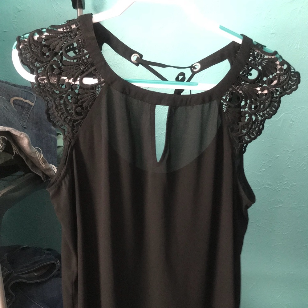 Black express butterfly top